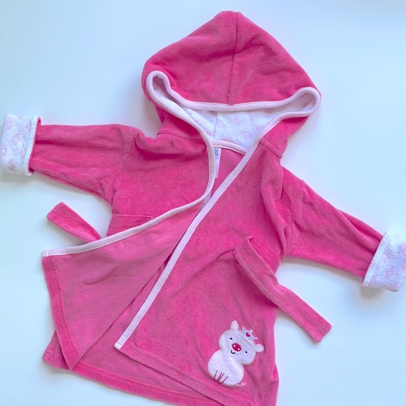 One Little Piggy! ✨ Your bath buddy couldn’t be any cuter! - Picture 1 of 3